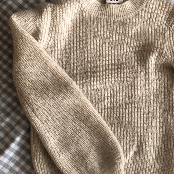 Aritzia Gardenia Sweater - Picture 3 of 9